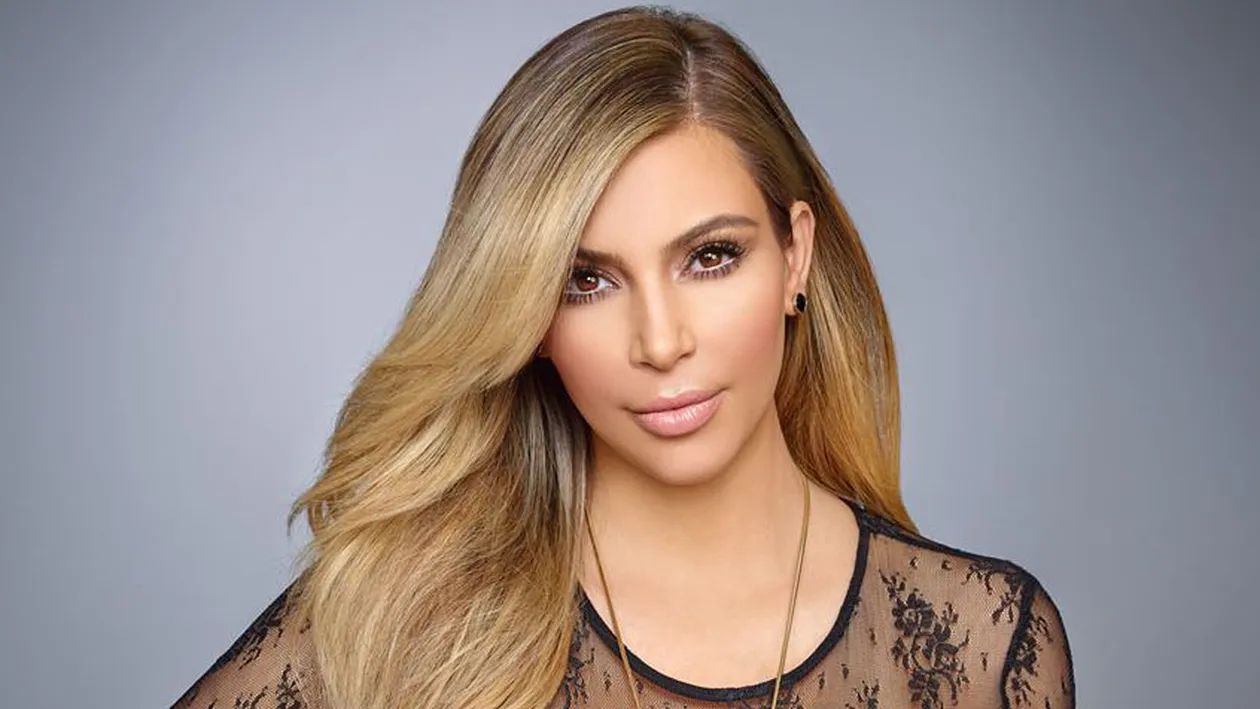 Kim Kardashian, TOPLESS in bratele lui Kanye West, pe motocicleta! Cat a slabit bruneta dupa nastere