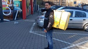 Ireal câți lei a câștigat într-o singură săptămână Florin din Cluj, ca livrator Glovo