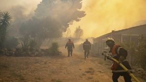 Foc de dimensiuni mai mare decât Parisul, în sudul Franței! Câte victime au fost raportate până la ora aceasta