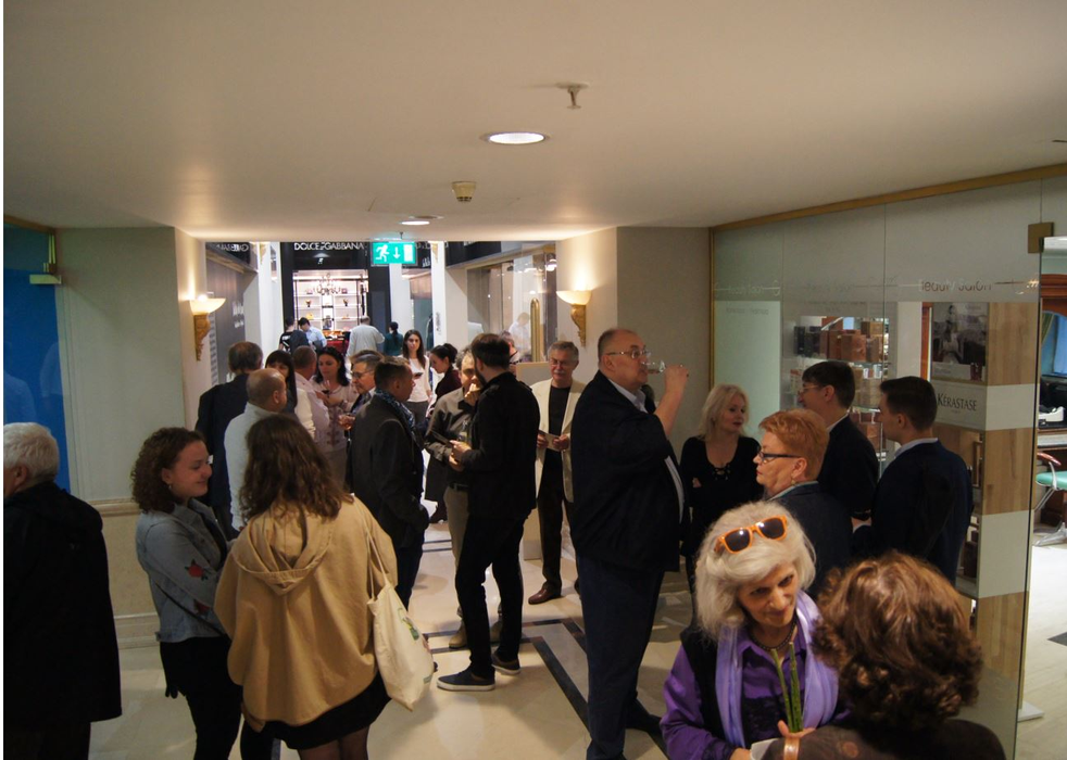 Vernisajul expoziției „Salutări din Uranus!”, fotografii și schițe prezentate în premieră din vechiul cartier bucureștean