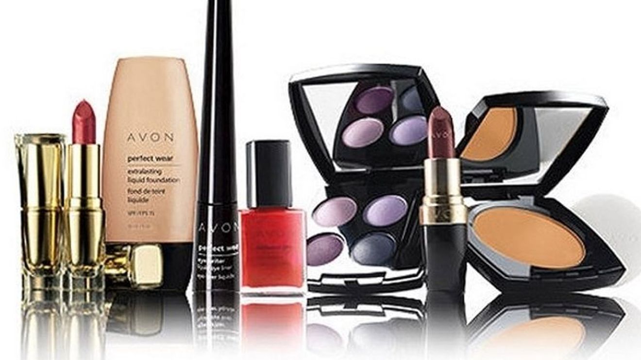 Lovitură pentru compania AVON Products! Clienții au fost anunțați deja că românca din fruntea firmei va demisiona