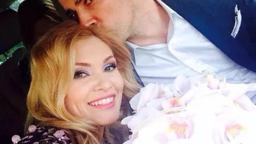 Il traduce pe fata! Cum a ajuns o blonda celebra sa isi minta sotul ca negustorul de pampersi cu care e incurcata e doar un amic!