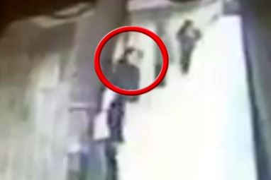 Mama “criminalei de la metrou”este disperată. Pentru a-şi salva fiica, vrea să apeleze la… “Parcă ar fi diabolică, nu ştiu cu cine…”