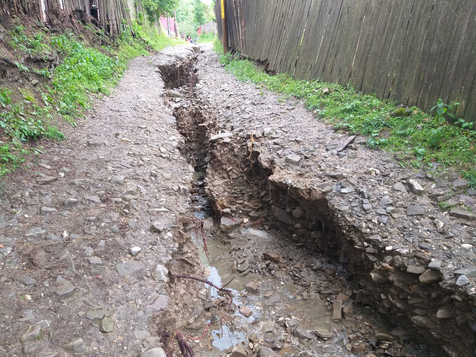 Panică în Bacău! Inundațiile au măturat totul în cale. FOTO