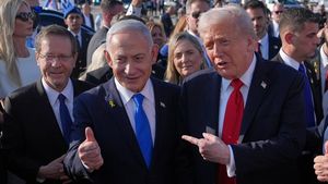 Donald Trump, supărat pentru că președintele Israelului nu l-a grațiat pe Netanyahu. „E slab și patetic. Bibi nu are timp de prostii”