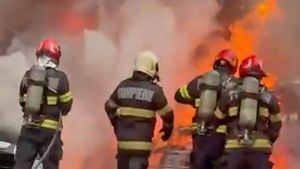Răzbunare pentru 30 de euro. Un ucrainean a incendiat casa românului care îl găzduia