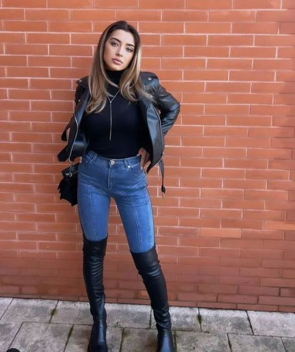Iubita lui Dennis Man, fotbalistul aflat pe lista lui AC Milan, o adevărată bombă-sexy! Fotografii incendiare cu Alexandra Ionela, fostă Miss Arad în 2014| GALERIE FOTO