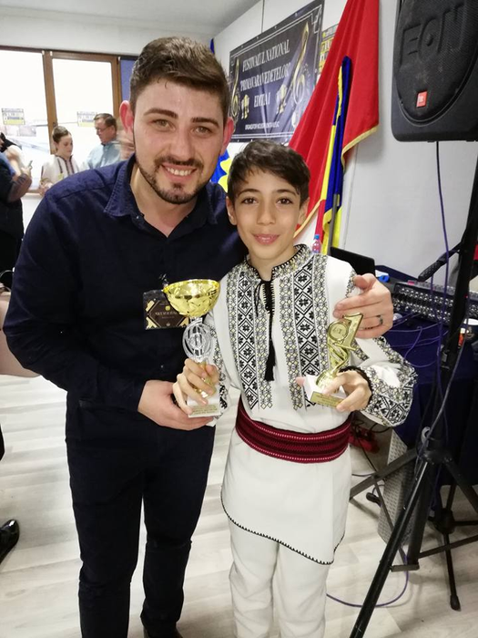 Camil participă frecvent la festivaluri de folclor, de unde pleacă întotdeauna cu premii