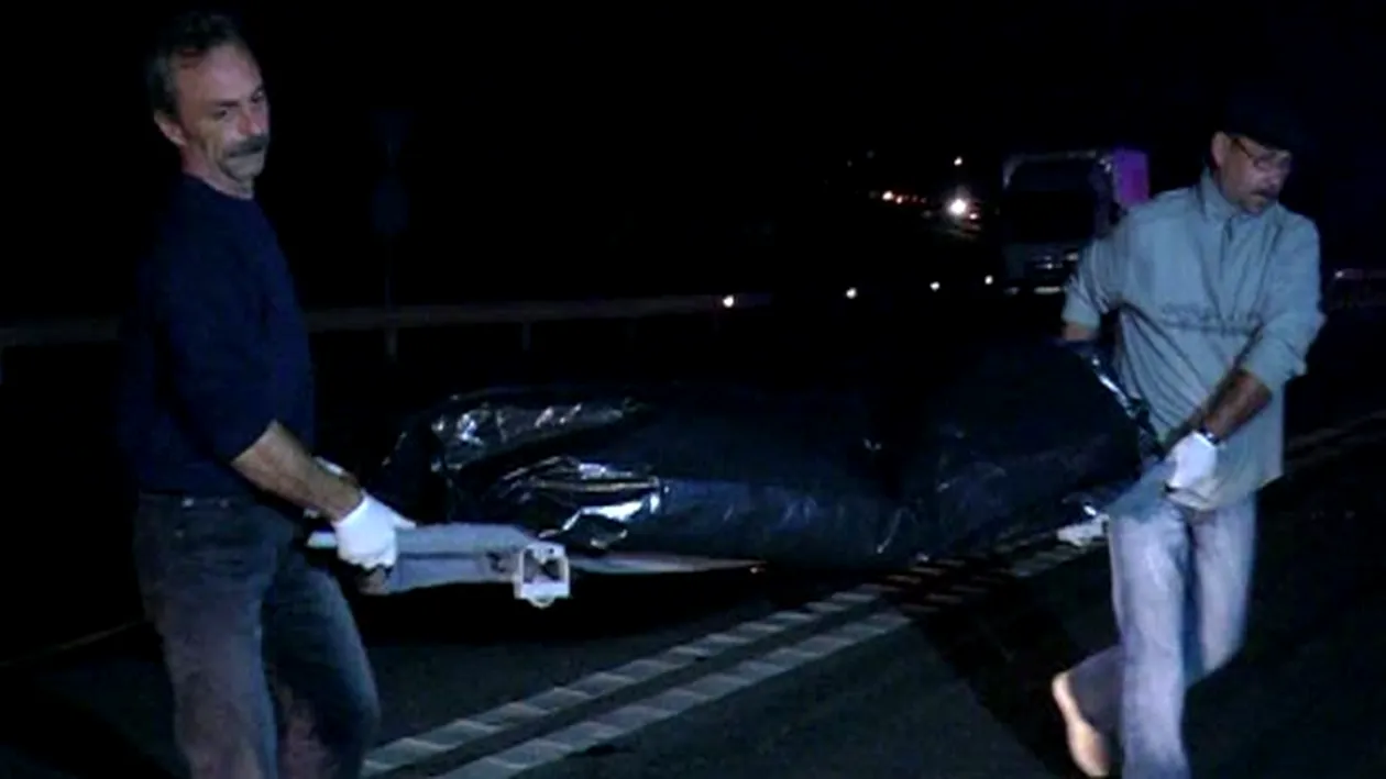 Accident extrem de grav la Craiova! Doi tineri au fost loviţi mortal de maşina unui om de afaceri! Şoferul a fugit!