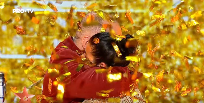 Florin Călinescu a oferit Golden Buzz cu ochii în lacrimi, la Românii au talent! Stewardesa cu voce de aur, crescută la orfelinat, l-a impresionat pe jurat