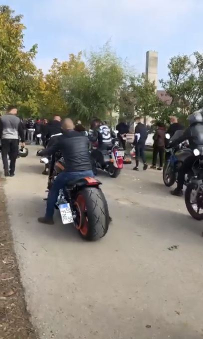 Adolescentul mort în cursa cu motocicletele a fost condus pe ultimul drum de zeci de motocicliști. Imagini cu un puternic impact emoțional | VIDEO