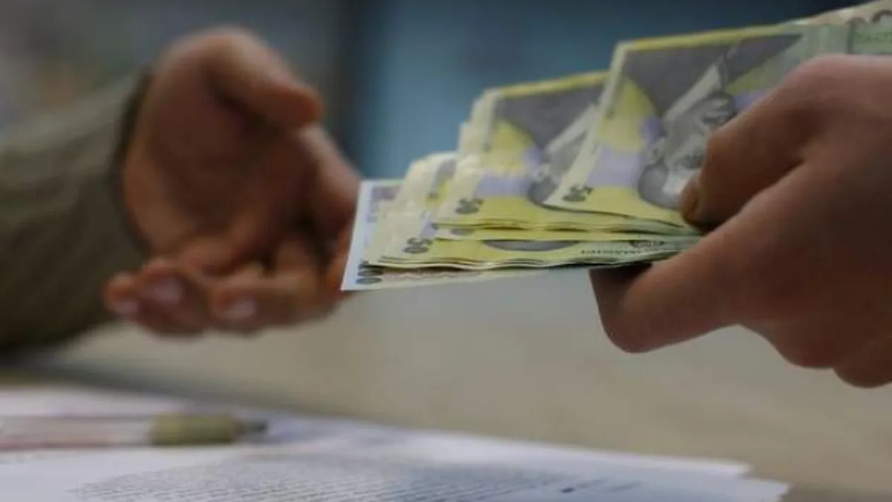 Guvernul a majorat bursele sociale „Bani de liceu”! Câți bani vor primi lunar elevii