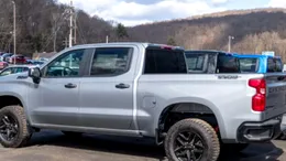 Oficiali în „camionete”: Achiziția de 2 milioane de lei a Guvernului Bolojan