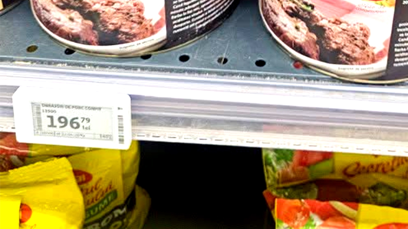 Conservă la 196 lei în Auchan. Ce conține, de fapt? Românii sunt scandalizați: "196 de ani sa stea acolo"