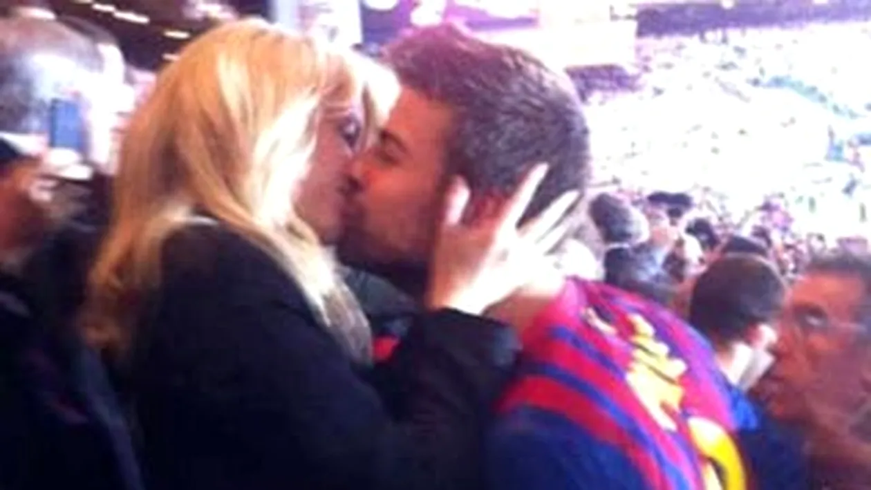 Cine a zis ca Shakira sI Pique se despart – Uite-i cum se saruta in tribuna