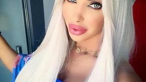 Cum a putut să se îmbrace Loredana Chivu la mormântul lui Arsenie Boca! ”Provoci la exorcizări!”