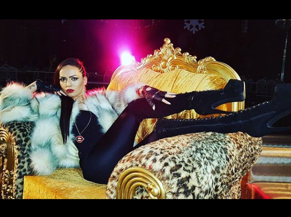 Manelista Irina Lepa, cu părțile intime la vedere! Cum s-a pozat bruneta