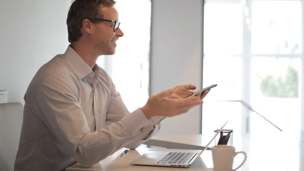 Un IT-ist din Cluj-Napoca i-a cerut șefului său 200.000 de euro! Secretul intim cu care l-a șantajat