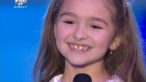 Rebeca, preferata lui Mihai Petre de la Romanii au talent, de nerecunoscut! Are 10 ani, dar arata ca o domnisoara si poarta tocuri