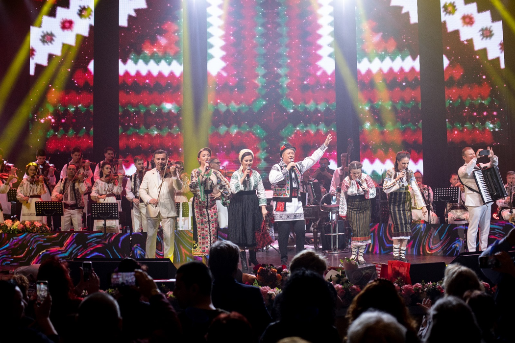Fuego, show total cu folclor la Sala Palatului