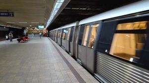 Panică într-o garnitură de metrou. Doi bărbați au început o altercație, unul a scos briceagul și... Cum s-a finalizat conflictul