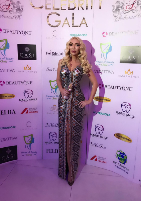 GALERIE FOTO | Diana Bianca arată ca un model! Cea mai sexy femeie de afaceri din București a atras toate privirile, aseară, la un eveniment monden