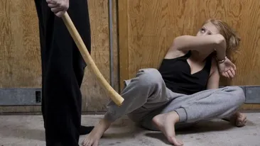 Un interlop si-a terorizat iubita! Dupa ce a rupt-o cu bataia, acum o ameninta ca-i injecteaza copilul cu HIV!