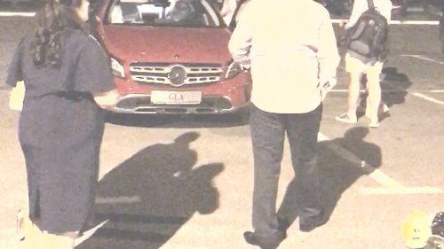 S-a întâmplat în miez de noapte la Mamaia! I-au facut cadou un Mercedes