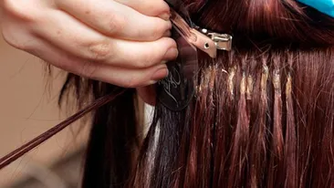 Va regreta toata viata că si-a pus extensii! Ce a descoperit această femeie in părul ei după două săptămâni