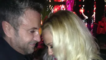 Bote si-a facut de cap cu... mainile pe trupul Andei Adam! S-a lipit de ea si a mangaiat-o cu tupeu! Blonda nu a protestat!