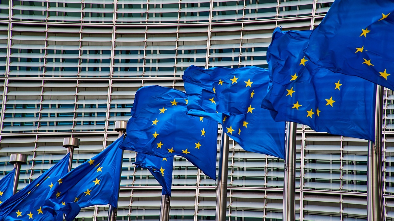 Se schimbă banii, iar România e pe contrasens. Ce decizie a luat Comisia Europeană, în timp ce noi visăm să intrăm în zona euro