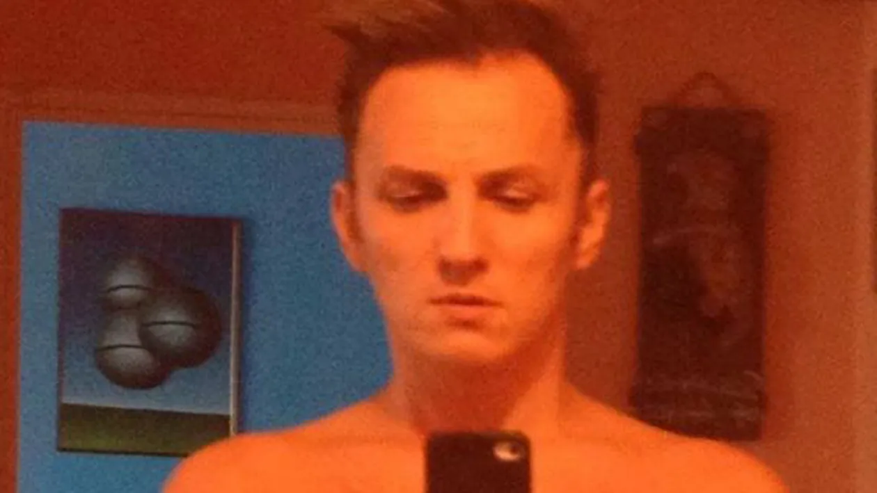 Schimbare de look radicala! Uite ce abilitati feminine isi exercita Mihai Traistariu atunci cand isi aranjeaza parul!