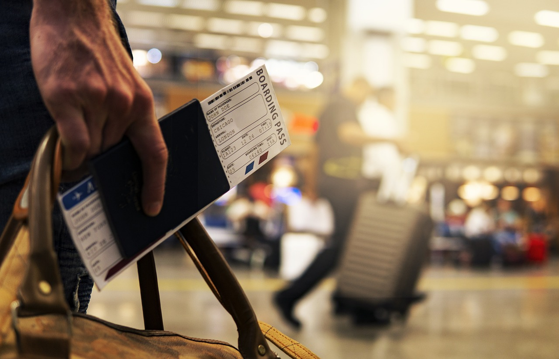 Experții recomandă ținutele din bumbac în timpul călătoriei cu avionul (Foto: Pixabay)