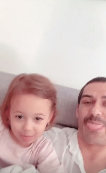 George Burcea, complet schimbat la ușa casei Andreei Bălan! Gestul făcut de cântăreață imediat ce actorul și-a văzut fiicele