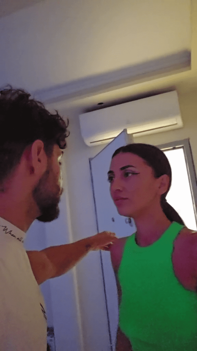 Imagini halucinante! Bianca Mitroi a intrat peste Robert Braia în casă, în miez de noapte: ”Zice că sunt criminal de pisici și tot ea vine la mine”