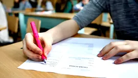 De necrezut ce a pățit o elevă din Mehedinți, după ce a fost prinsă cu telefonul la BAC! Instanța i-a dat dreptate