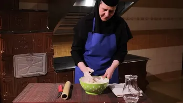 Langoși de post pufoși, ca odinioară. Rețeta maicii Valentina de la Mănăstirea Piatra Fântânele