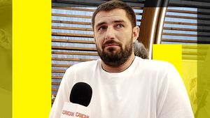 Cătălin Cazacu a trecut peste despărțirea de Ramona Olaru, iar CANCAN.RO a aflat cine l-a ajutat. A luat calea… “Ne nenoroceam!”