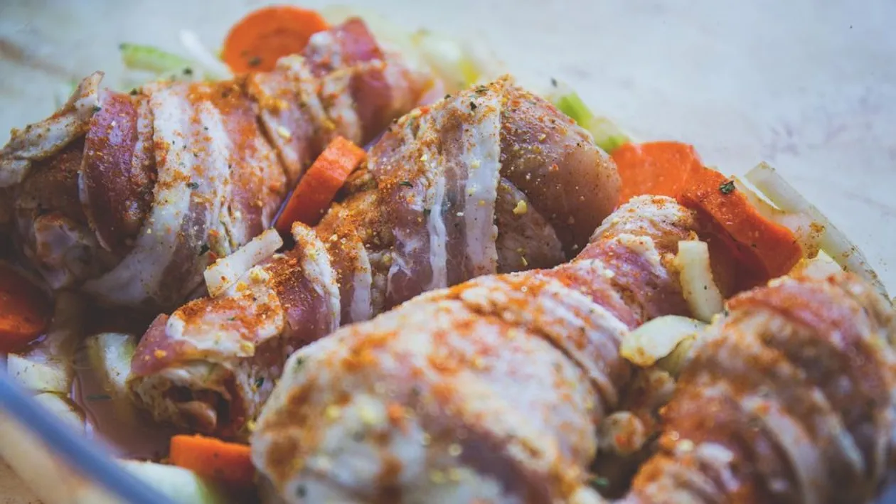 FOTO | Cina unui bărbat a stârnit râsul internauților. Cum a gătit