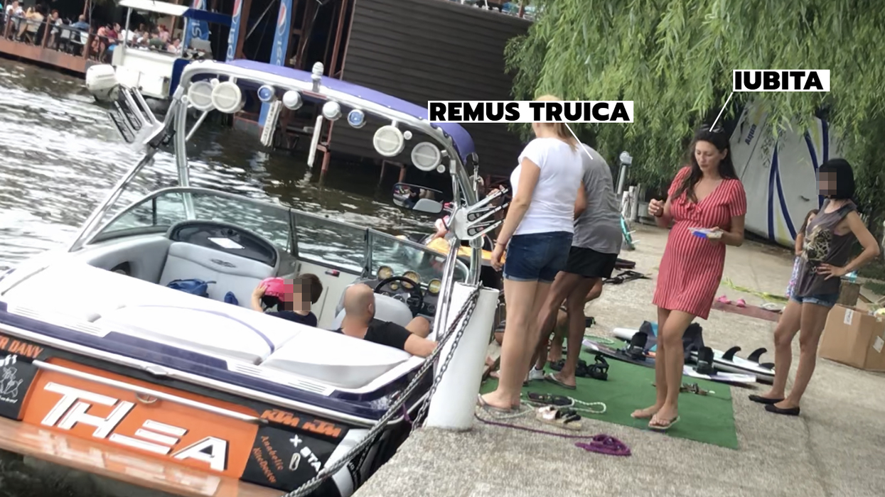 Remus Truică, alături de iubita lui și de câțiva prieteni