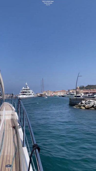 Julius Maximilian și iubita lui, sexy-durdulia Andreea Bîrsan, s-au distrat la Saint-Tropez