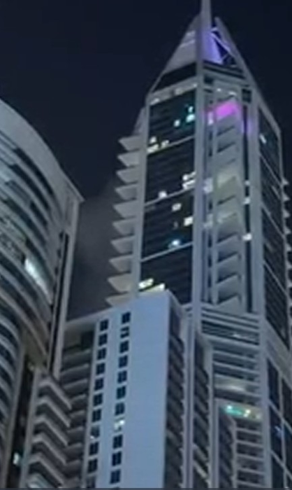 Panică în Dubai! Zgârie-nori, în flăcări: mai multe clădiri au fost evacuate de urgență