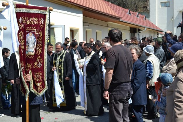 Imagini sfâşietoare de la înmormântarea Getei Dor Popescu. Sursa foto: adevărul.ro