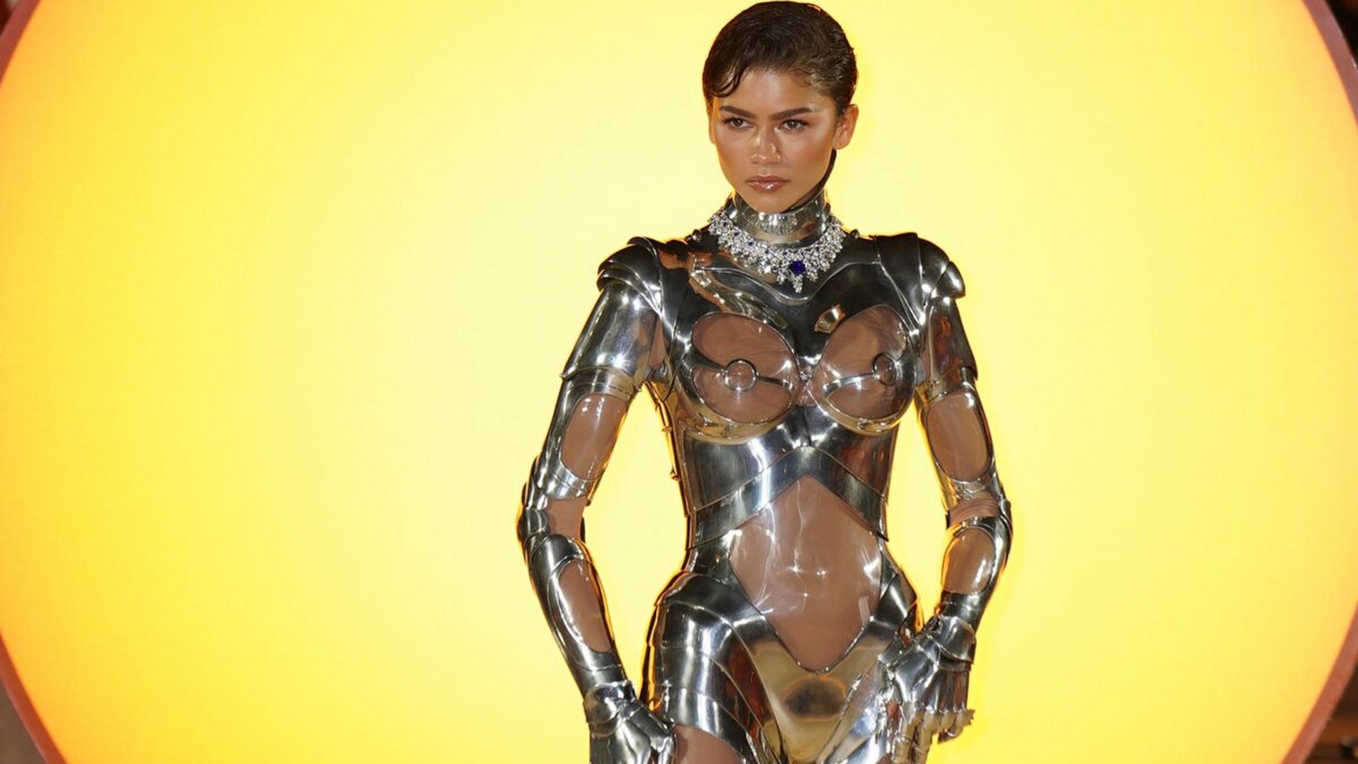 Zendaya și-a șocat fanii cu ultima sa apariție la a doua premieră a filmului ,,Dune”. Actrița a ales să poarte un costum de robot