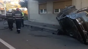 Imagini în premieră cu maşinile strivite! Ultima oră: presupusul amant al Mariei Constantin, singurele declaraţii din spital!