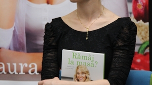UMILINTA TOTALA! Laura Cosoi, desfiintata in public de un celebru actor: “Daca vrei sa o f***, ia-i o Fanta la 2 litri”