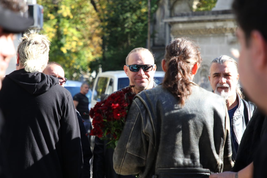 Leo Iorga, condus pe ultimul drum! Imagini exclusive de la înmormântarea îndrăgitului cântăreț