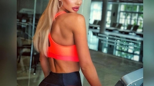 Bianca Drăgușanu, dezbrăcată la fereastra hotelului. S-a văzut tot