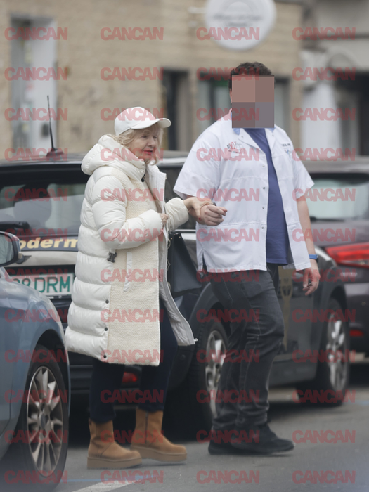 Neli ajunge la spital, unde-l va întâmpina pe Mircea Lucescu