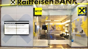 Revoltă la Raiffeisen Bank România după ce clienții s-au trezit că nu puteau face plăți! Reprezentanții băncii și-au cerut scuze